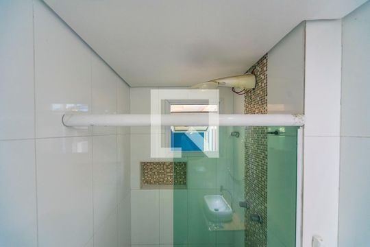 Banheiro de apartamento à venda com 2 quartos, 115m² em Parque São Vicente, Mauá