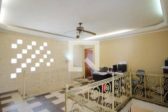 Hall dos Quartos de casa à venda com 3 quartos, 330m² em Vila Carrão, São Paulo