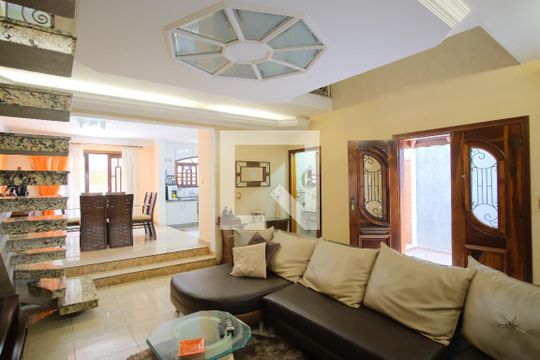 Casa à venda com 3 quartos, 330m² em Vila Carrão, São Paulo