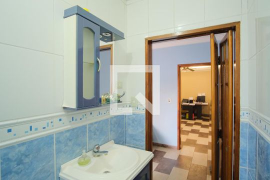Banheiro da Suíte 2 de casa à venda com 3 quartos, 330m² em Vila Carrão, São Paulo