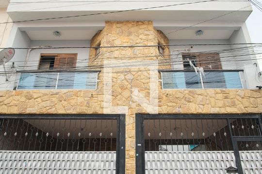 Fachada de casa à venda com 3 quartos, 330m² em Vila Carrão, São Paulo