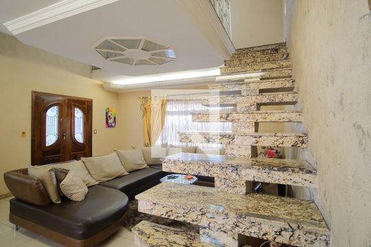 Sala de casa à venda com 3 quartos, 330m² em Vila Carrão, São Paulo
