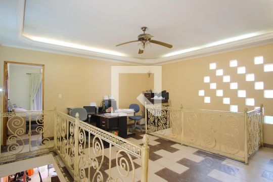 Hall dos Quartos de casa à venda com 3 quartos, 330m² em Vila Carrão, São Paulo