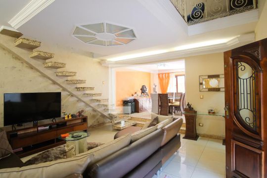 Sala de casa à venda com 3 quartos, 330m² em Vila Carrão, São Paulo