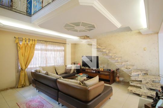 Sala de casa à venda com 3 quartos, 330m² em Vila Carrão, São Paulo