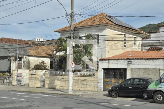 Fachada de casa à venda com 3 quartos, 227m² em Lins de Vasconcelos, Rio de Janeiro