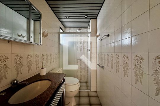 Banheiro  de apartamento à venda com 2 quartos, 70m² em Jardim Aeroporto, São Paulo