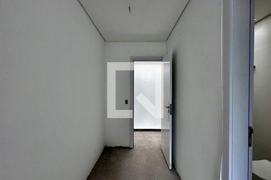 Closet Suíte 4 de casa de condomínio à venda com 4 quartos, 496m² em Jardim Cordeiro, São Paulo