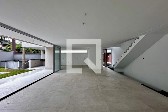 Sala de casa de condomínio à venda com 4 quartos, 496m² em Jardim Cordeiro, São Paulo