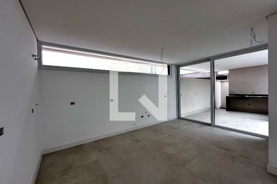 Cozinha de casa de condomínio à venda com 4 quartos, 486m² em Jardim Cordeiro, São Paulo