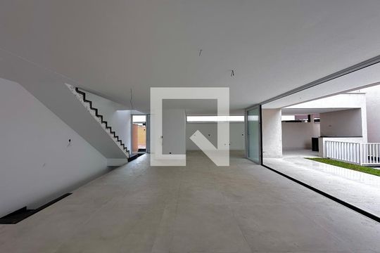 Sala de casa de condomínio à venda com 4 quartos, 486m² em Jardim Cordeiro, São Paulo