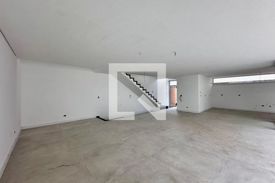Sala de casa de condomínio à venda com 4 quartos, 486m² em Jardim Cordeiro, São Paulo