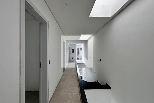 Corredor  de casa de condomínio à venda com 4 quartos, 531m² em Jardim Cordeiro, São Paulo