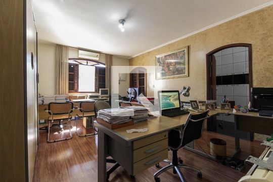Suíte de casa à venda com 4 quartos, 376m² em Vila Regina, São Paulo