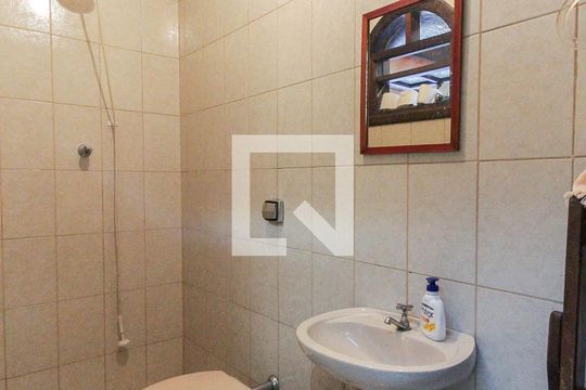 Banheiro de serviço de casa à venda com 4 quartos, 376m² em Vila Regina, São Paulo