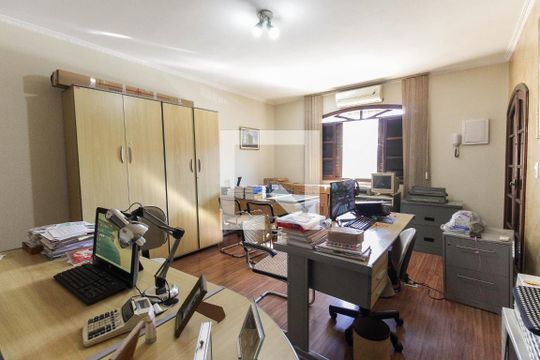 Suíte de casa à venda com 4 quartos, 376m² em Vila Regina, São Paulo