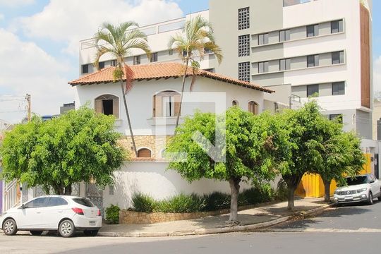 Fachada de casa à venda com 4 quartos, 250m² em Chácara Santo Antônio (zona Leste), São Paulo