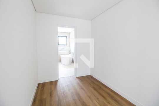 Closet da suíte  de casa de condomínio à venda com 4 quartos, 360m² em Alphaville, Santana de Parnaíba
