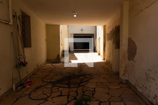ÁREA EXTERNA FUNDOS GARAGEM de casa para alugar com 2 quartos, 165m² em Botafogo, Campinas