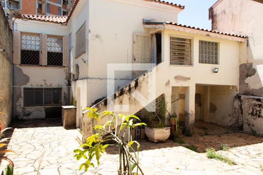 ÁREA EXTERNA FUNDOS de casa para alugar com 2 quartos, 165m² em Botafogo, Campinas