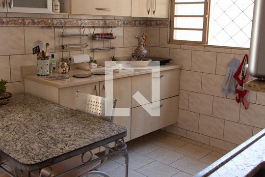 COZINHA de casa para alugar com 2 quartos, 165m² em Botafogo, Campinas