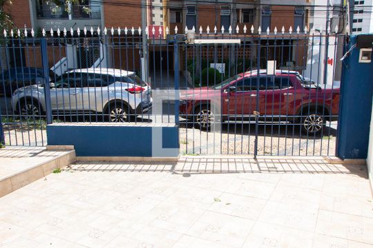 ÁREA EXTERNA FRENTE de casa para alugar com 2 quartos, 165m² em Botafogo, Campinas