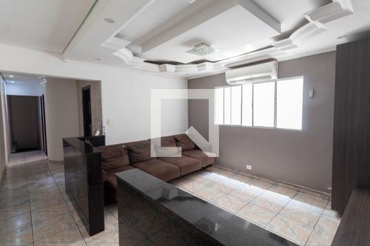 Sala 1 de casa à venda com 5 quartos, 200m² em Cidade Patriarca, São Paulo