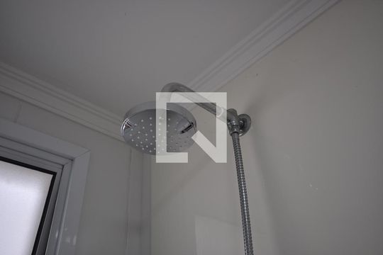 Banheiro de apartamento para alugar com 2 quartos, 49m² em Jardim Brasil (zona Norte), São Paulo