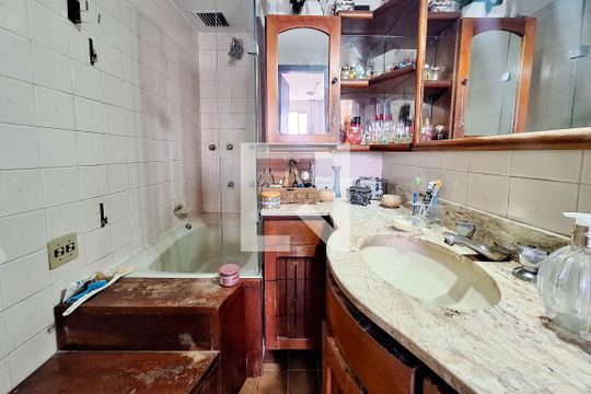 Banheiro da Suíte de apartamento à venda com 3 quartos, 166m² em Icaraí, Niterói