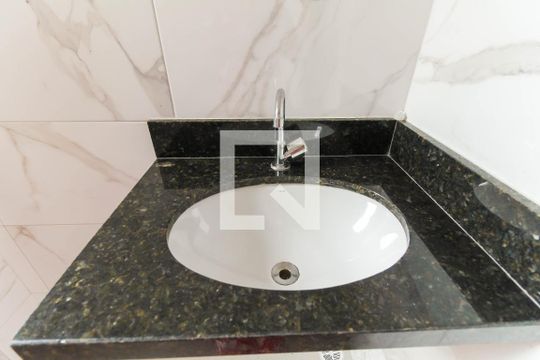 Banheiro de apartamento para alugar com 1 quarto, 32m² em Vila Invernada, São Paulo