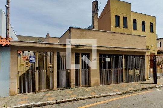 Fachada de casa para alugar com 1 quarto, 40m² em Vila Diva, São Paulo