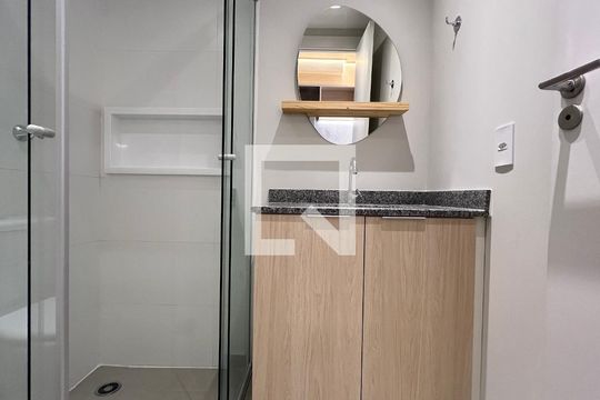 Banheiro de kitnet/studio à venda com 1 quarto, 27m² em Cerqueira César, São Paulo