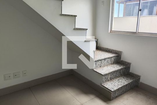 Escada para os Quartos de apartamento à venda com 4 quartos, 185m² em Linda Vista, Contagem