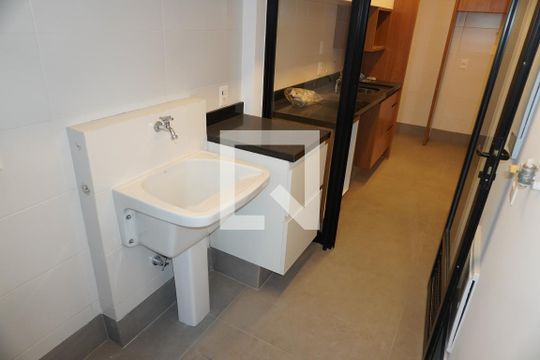 Área de Serviço de apartamento para alugar com 2 quartos, 82m² em Pinheiros, São Paulo