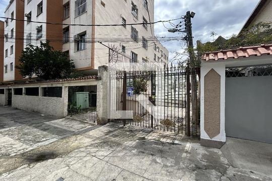 Fachada de casa à venda com 3 quartos, 84m² em Lins de Vasconcelos, Rio de Janeiro