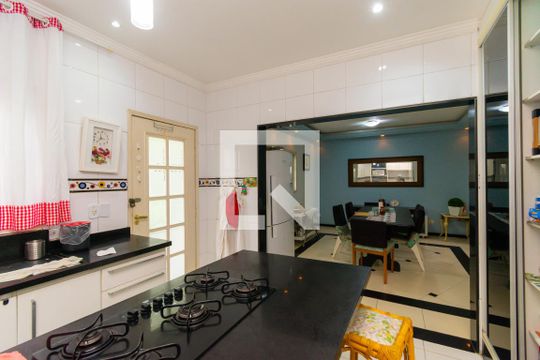 Cozinha de casa para alugar com 4 quartos, 500m² em Jardim Imperador (zona Leste), São Paulo