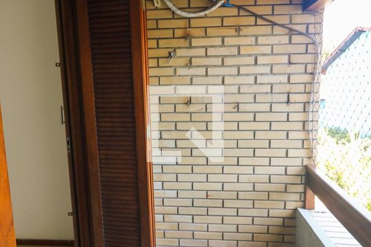 Sacada do Quarto 1 de casa à venda com 4 quartos, 180m² em Ipanema, Porto Alegre
