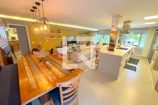 Sala de Jantar de apartamento para alugar com 2 quartos, 130m² em Canasvieiras, Florianópolis