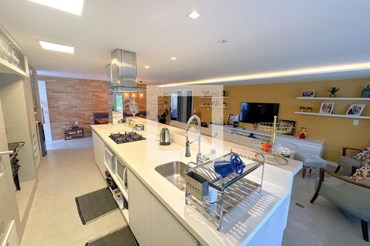 Cozinha de apartamento para alugar com 2 quartos, 130m² em Canasvieiras, Florianópolis