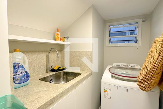Lavanderia de apartamento para alugar com 2 quartos, 130m² em Canasvieiras, Florianópolis
