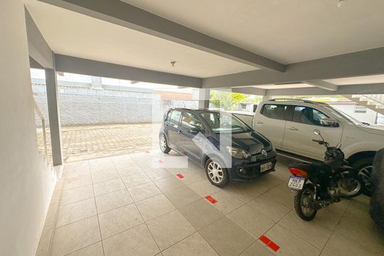 Garagem de apartamento para alugar com 2 quartos, 130m² em Canasvieiras, Florianópolis