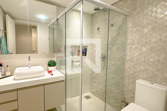 Banheiro da Suíte de apartamento para alugar com 2 quartos, 130m² em Canasvieiras, Florianópolis