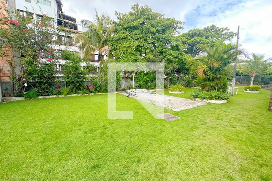 Jardim de apartamento para alugar com 2 quartos, 130m² em Canasvieiras, Florianópolis