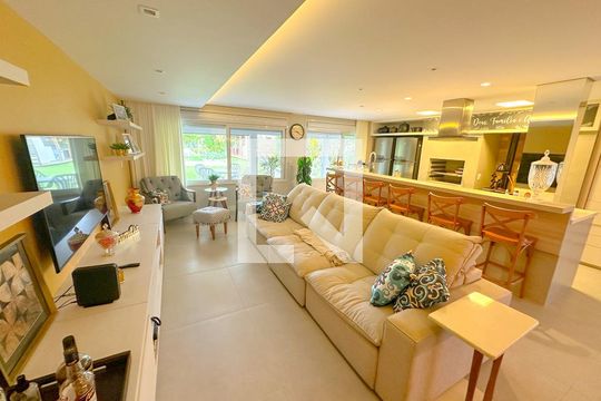 Sala de TV de apartamento para alugar com 2 quartos, 130m² em Canasvieiras, Florianópolis