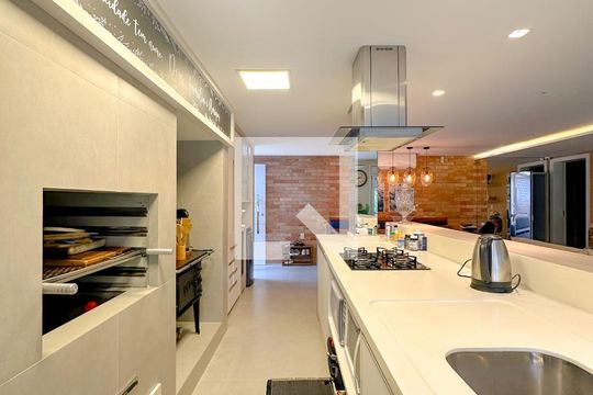 Cozinha de apartamento para alugar com 2 quartos, 130m² em Canasvieiras, Florianópolis