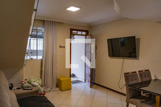 Sala de casa à venda com 2 quartos, 100m² em Camargos, Belo Horizonte