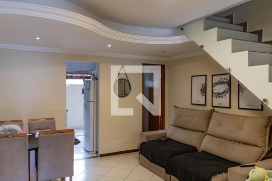 Casa à venda com 2 quartos, 100m² em Camargos, Belo Horizonte