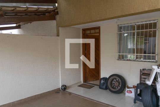 Garagem de casa à venda com 2 quartos, 100m² em Camargos, Belo Horizonte