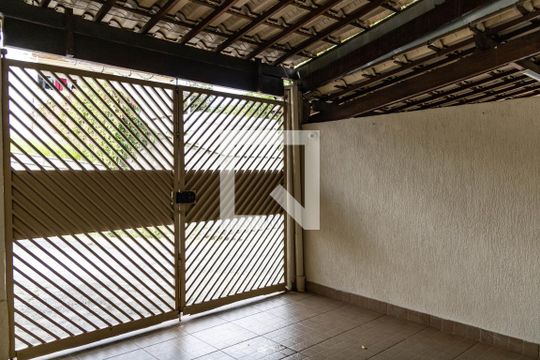 Garagem de casa à venda com 2 quartos, 100m² em Camargos, Belo Horizonte