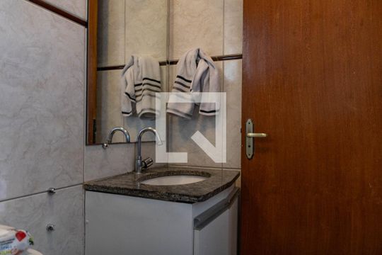 Banheiro da Suíte 1 de casa à venda com 2 quartos, 100m² em Camargos, Belo Horizonte